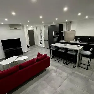3 Pieces Refait A Neuf. Centre-ville. Appartement Menton